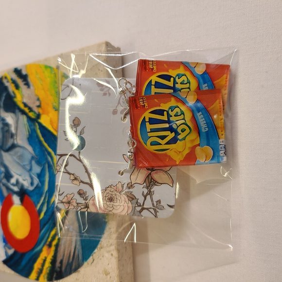 RITZ CRACKERS EARRINGS - Picture 2 of 2
